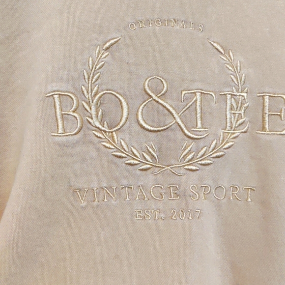 Sweatshirt - Picture 3 of 3